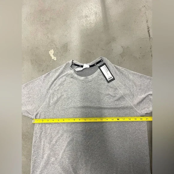 NWT Men’s RHONE Versatility Seamless Performance T-Shirt Gray Vapor Training Gym - Picture 7 of 8